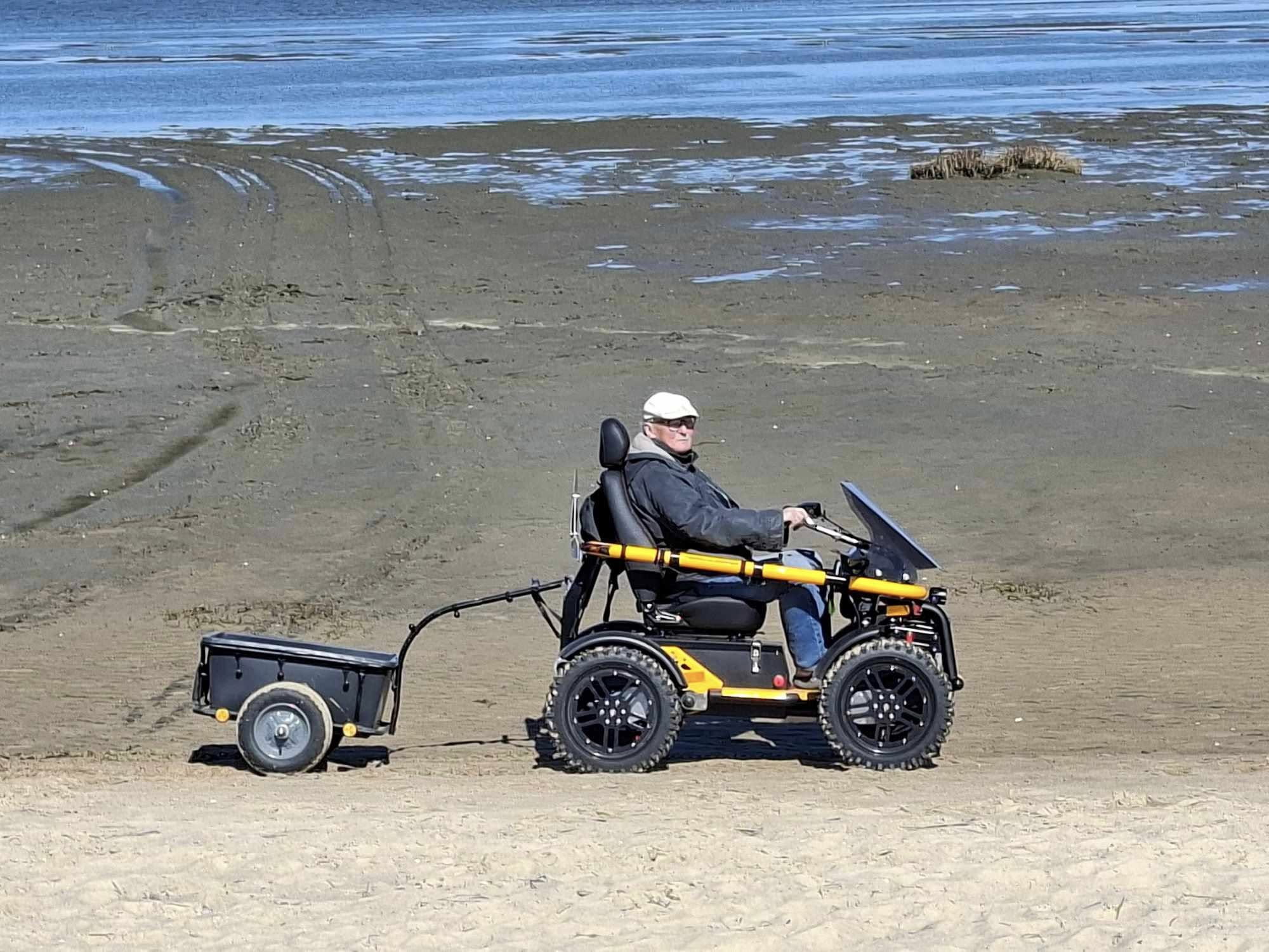 4ZX on the beach with trailer